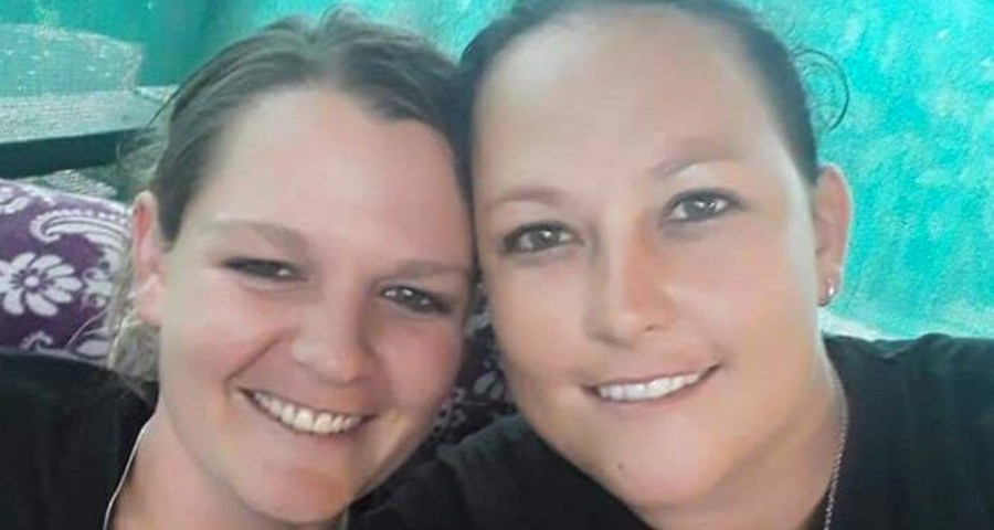 Casal de Lésbicas é morta brutalmente uma em frente a&nbsp;outra