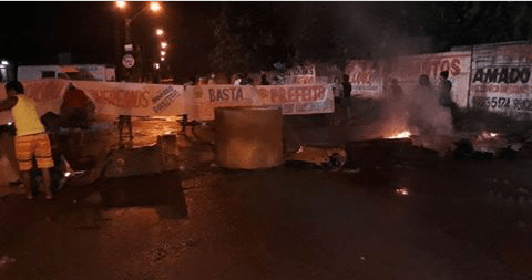 Moradores protestam contra a falta de infraestrutura do São&nbsp;Raimundo