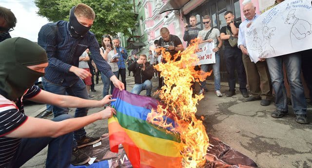 Nacionalistas de extrema-direita atacam evento&nbsp;LGBT