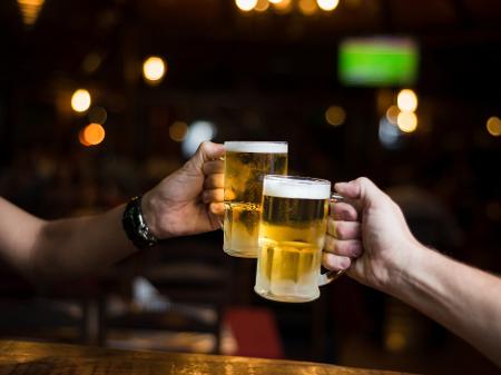 É falso: Restaurantes e bares estão proibidos de abrir, de acordo com decreto estadual