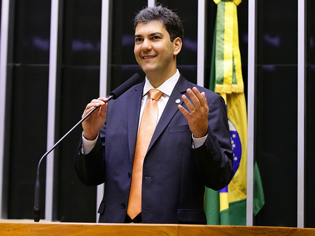 Eduardo Braide retorna à campanha após dar negativo