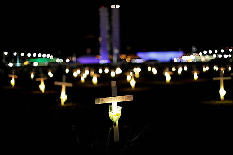 Mais 400 mil mortes na conta da família&nbsp;Bolsonaro