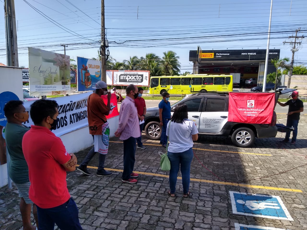 Manifestantes denunciam rompimento da barragem de mineração da empresa Equinox Gold