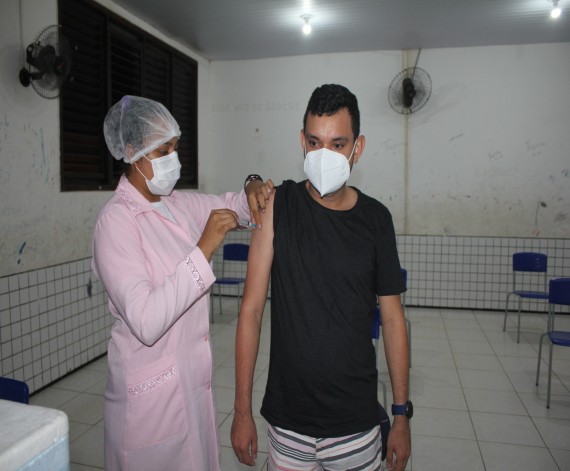 Vacinação na Raposa tem horário estendido até às 20h na Escola Sarney&nbsp;Filho