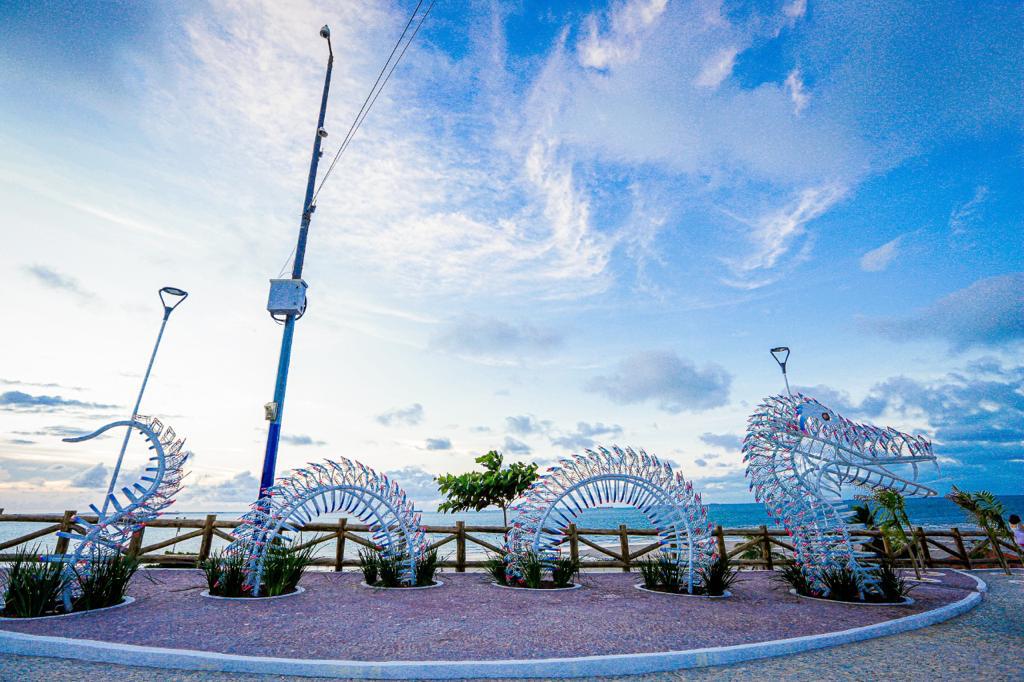 Avenida Litorânea: Governo entrega mirante e escultura