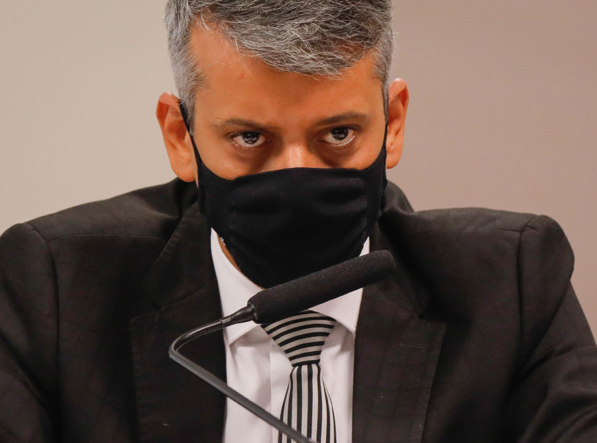 Omar Aziz dá voz de prisão a Roberto&nbsp;Dias