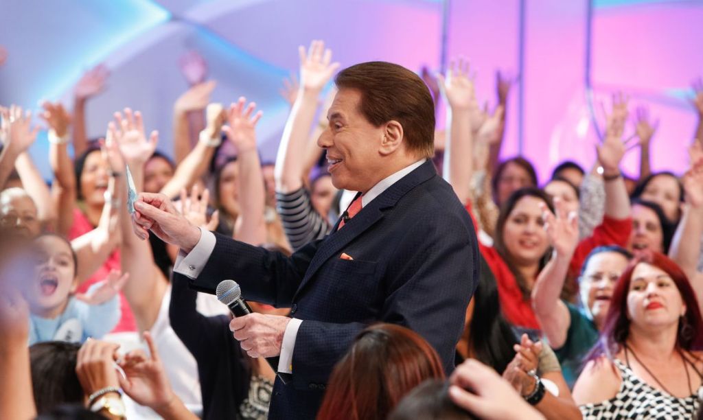 Silvio Santos deixa hospital após diagnóstico de&nbsp;covid-19