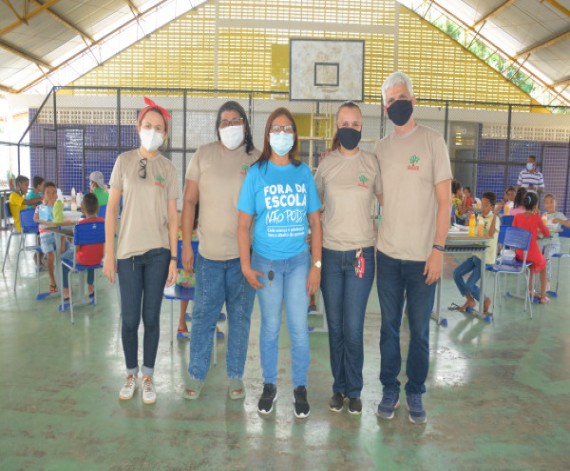 Prefeitura de Raposa dá apoio ao projeto “Escola Debaixo das Árvores”, que ajuda crianças que não foram alfabetizadas na idade&nbsp;certa