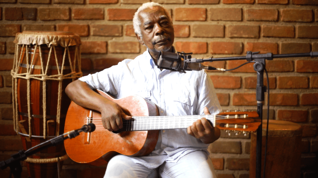 História das diásporas africanas em forma de palestra&nbsp;musical