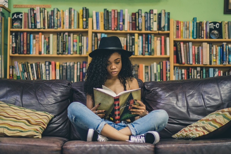 Poesias retratam lutas da mulher negra e enfrentamento à violência de gênero