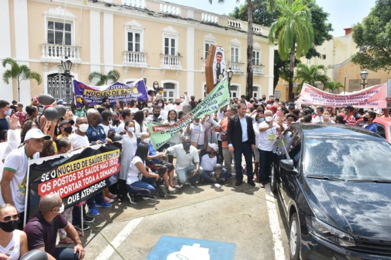Manifestantes realizam cortejo fúnebre de Eduardo&nbsp;Braide