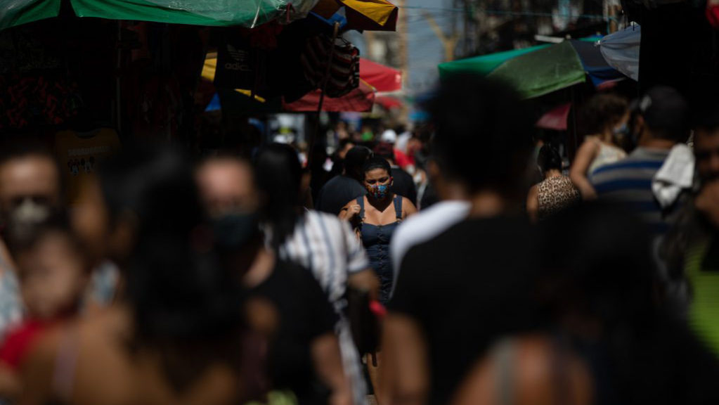 Controle da pandemia depende de acesso igualitário a vacinas, aponta&nbsp;análise