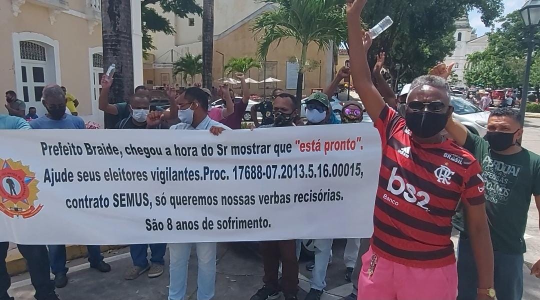 Vigilantes protestam contra o Prefeito Eduardo Braide