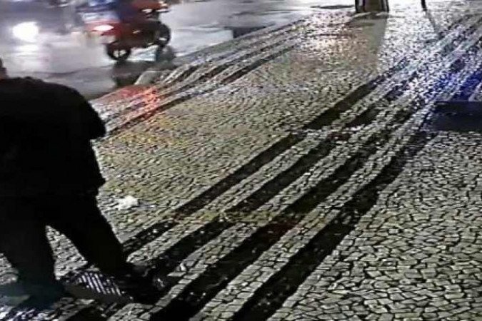 Homem lança bomba contra consulado da China no&nbsp;RJ