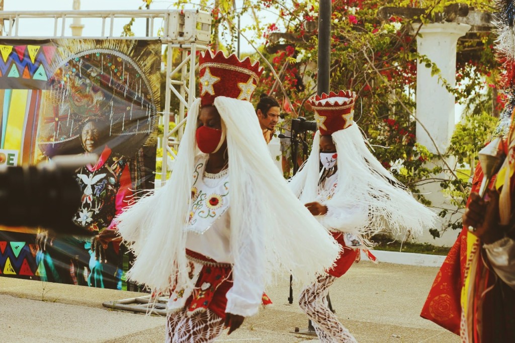 Bumba Meu Boi da Liberdade realiza oficinas de confecção de chapéu e dança das&nbsp;Tapuias