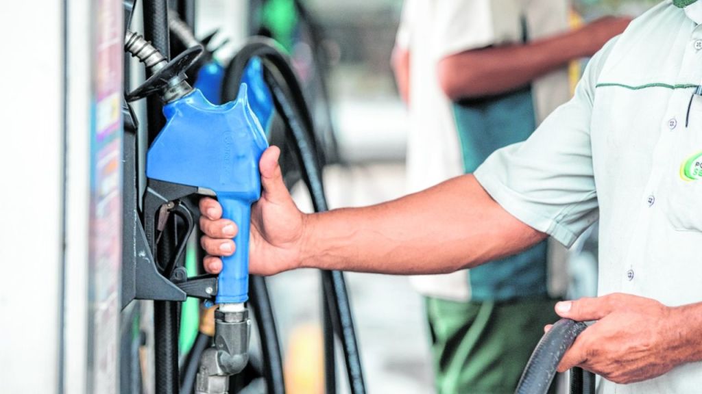 Petrobras anuncia aumento no preço da gasolina e do gás de&nbsp;cozinha