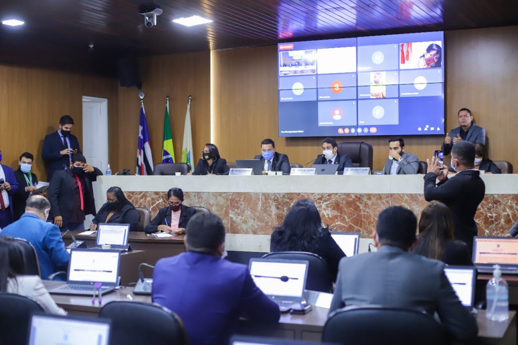 Câmara aprova “Cartão Cidadão” que concede passe livre no transporte público