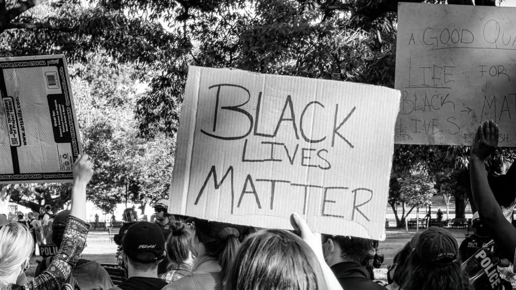 Tentativa das empresas de neutralizar denúncias de violações contra os direitos humanos acabam por desqualificá-las