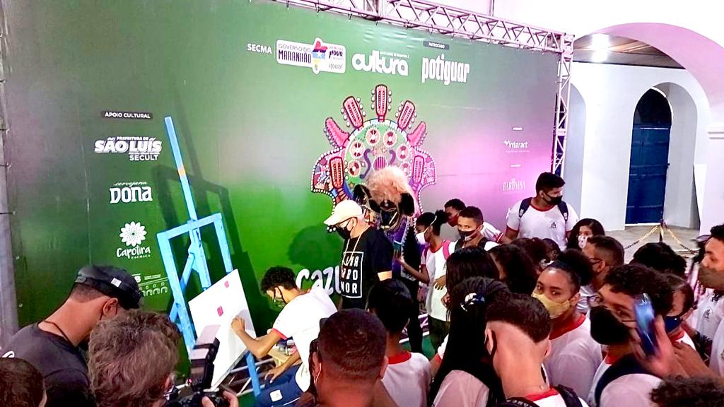 Betto Pereira recebeu alunos da rede pública para aula aberta de artes&nbsp;plásticas