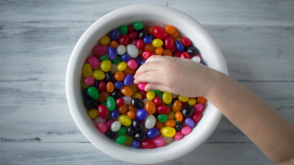 Estudo mostra que oito entre dez crianças atendidas por clínica odontológica ingerem alimentos açucarados e têm&nbsp;cáries