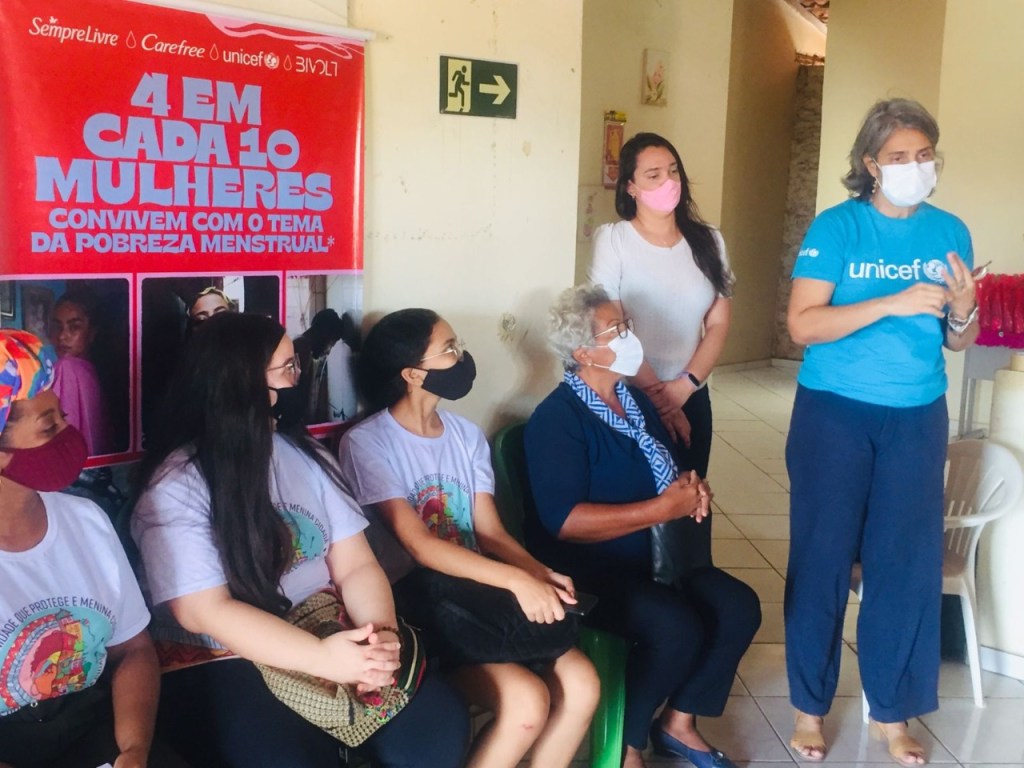 UNICEF realiza roda de conversa e entrega de&nbsp;absorventes