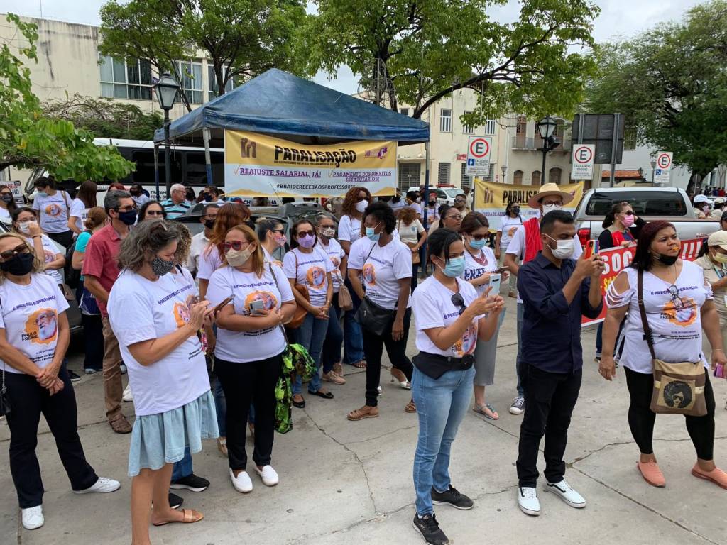 Professores municipais protestam contra Eduardo Braide que se nega a&nbsp;conversar