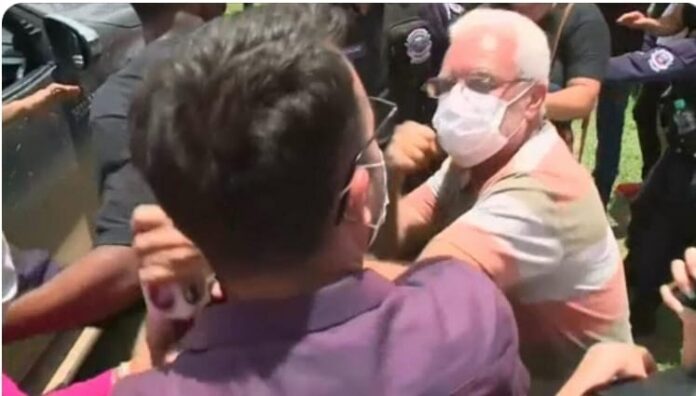 Apoiadores de Bolsonaro agridem jornalistas na&nbsp;Bahia