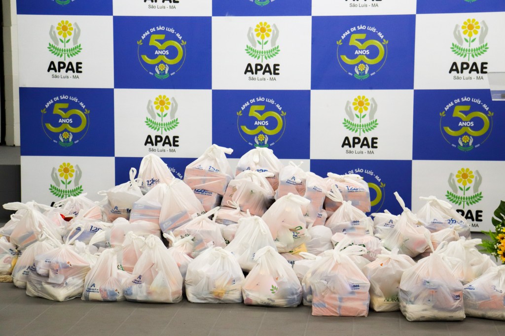 APAE de São Luís realiza entrega de cestas básicas a famílias de alunos da Escola Eney Santana
