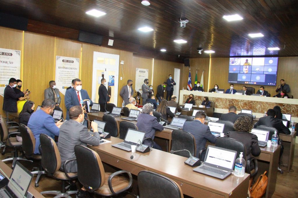 Câmara aprova projeto que concede abono salarial aos&nbsp;professores