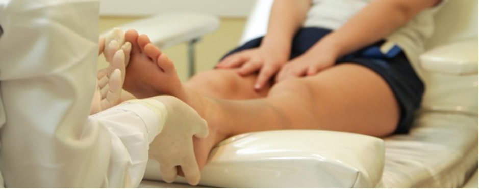 Confira sete dicas de como evitar problemas nos pés das&nbsp;crianças