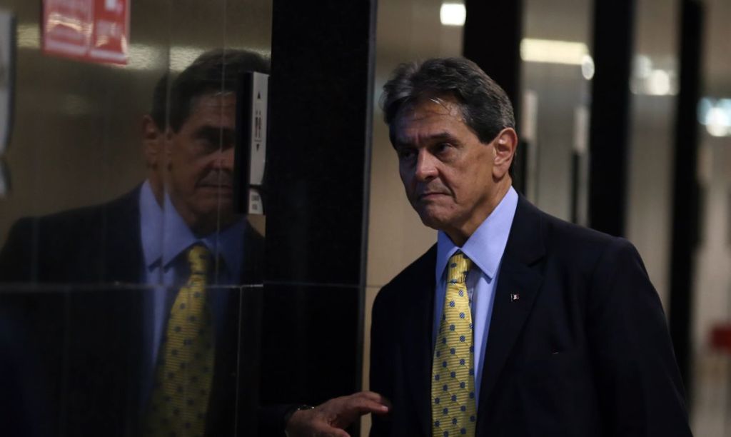 Roberto Jefferson deixa a prisão com tornozeleira&nbsp;eletrônica