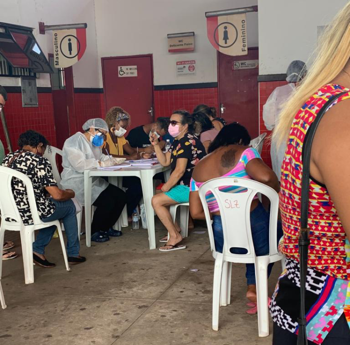Mulher passa mal em fila de teste para Covid-19 da Prefeitura de São&nbsp;Luís