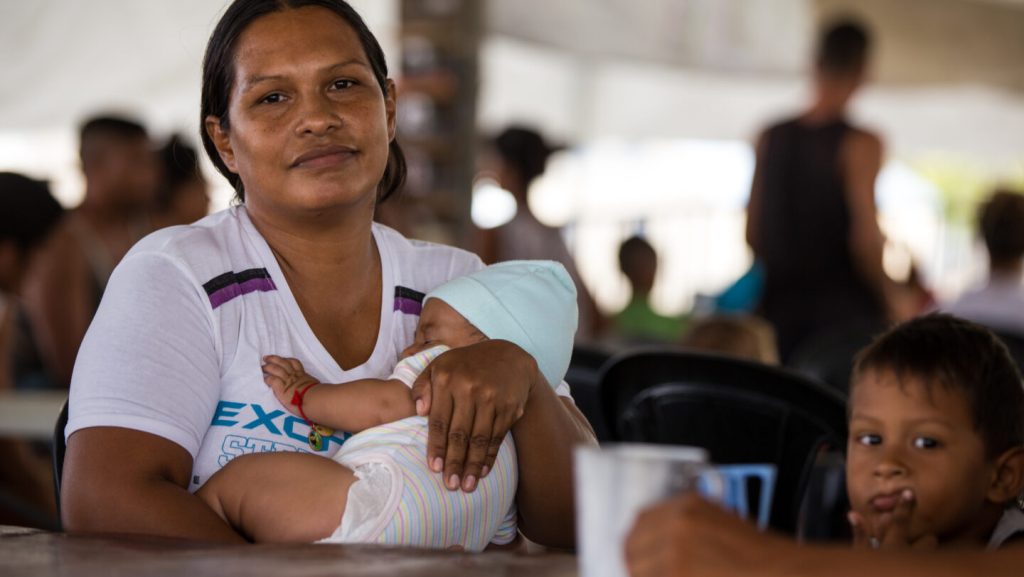 Refugiada venezuelana relata desafios na busca por emprego e moradia própria sendo mãe&nbsp;solo