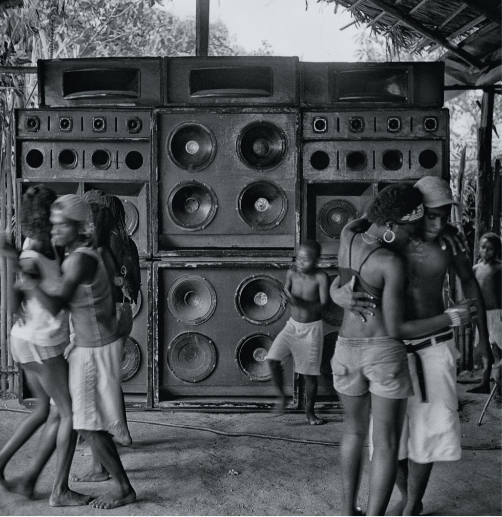 No ritmo das radiolas de reggae! Os novos episódios do podcast Faz Colher e Borda o Cabo estão no&nbsp;ar