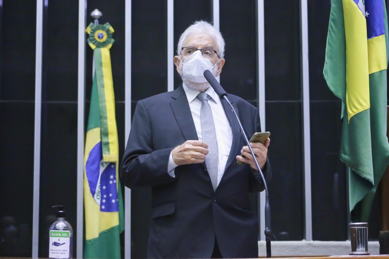 Projeto proíbe agente público de manter conta em paraíso&nbsp;fiscal