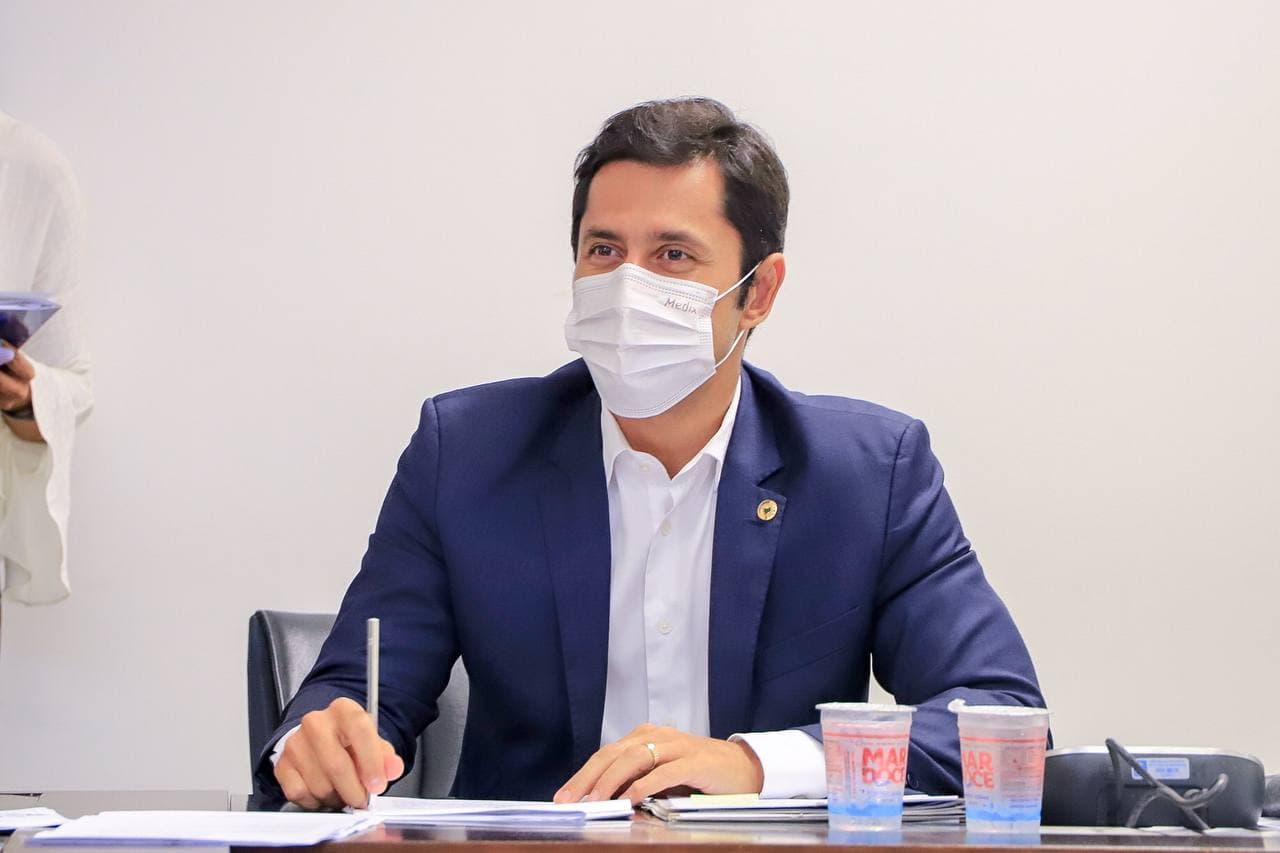 Duarte Júnior pede urgência em projeto de lei que permitirá venda de gás natural para veículos