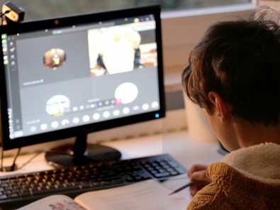 Alunos com problemas de saúde mental aderiram menos ao ensino on-line durante pandemia, aponta estudo