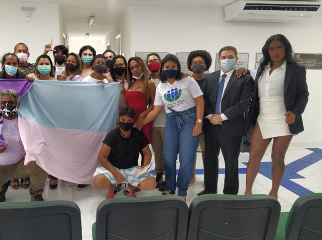 Pessoas trans na região de Caxias realizam retificação de nome e gênero por meio de mutirão da&nbsp;Defensoria