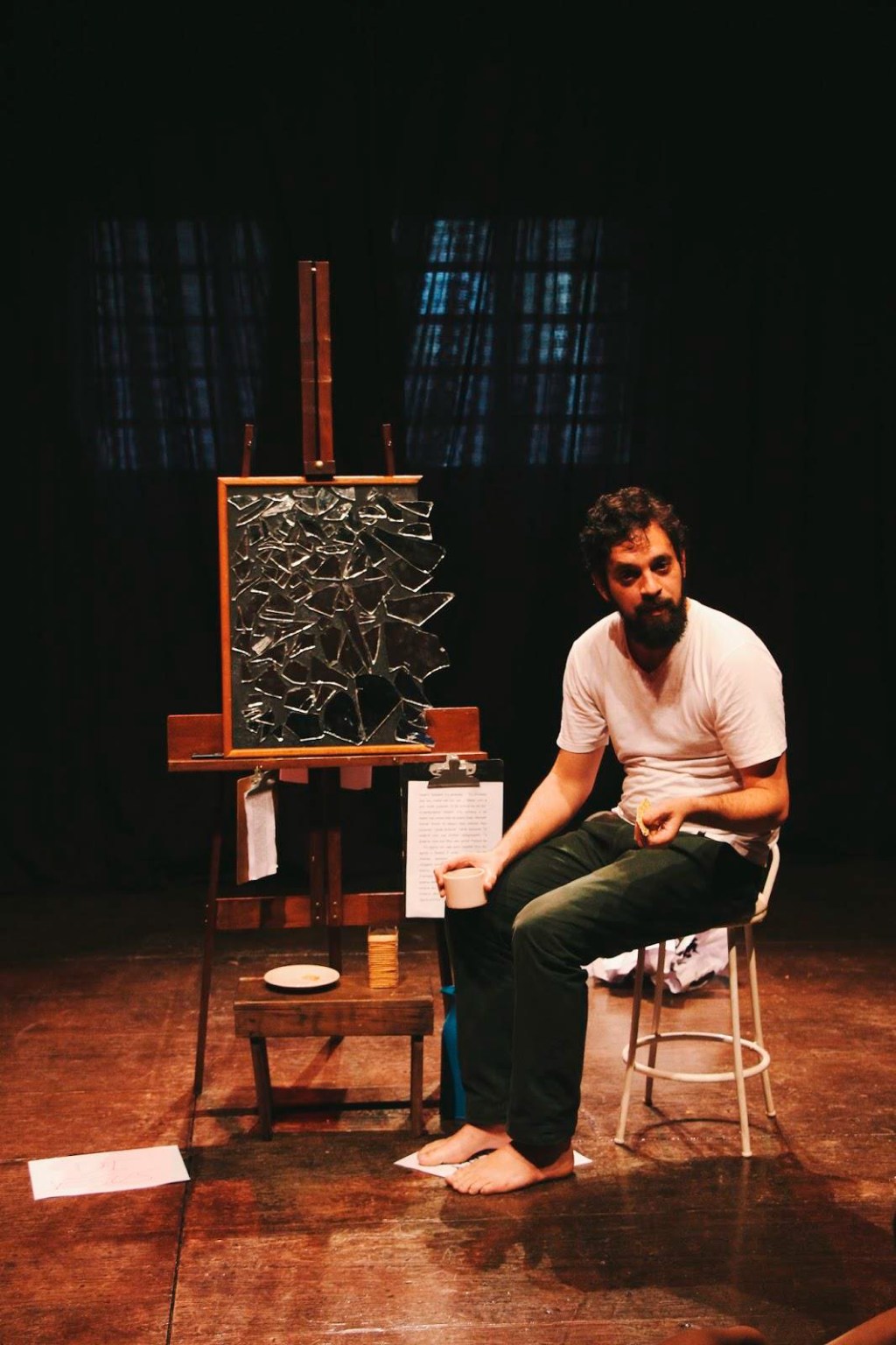 A fragilidade da vida é investigada em cena na performance Aurora do&nbsp;Bonfim