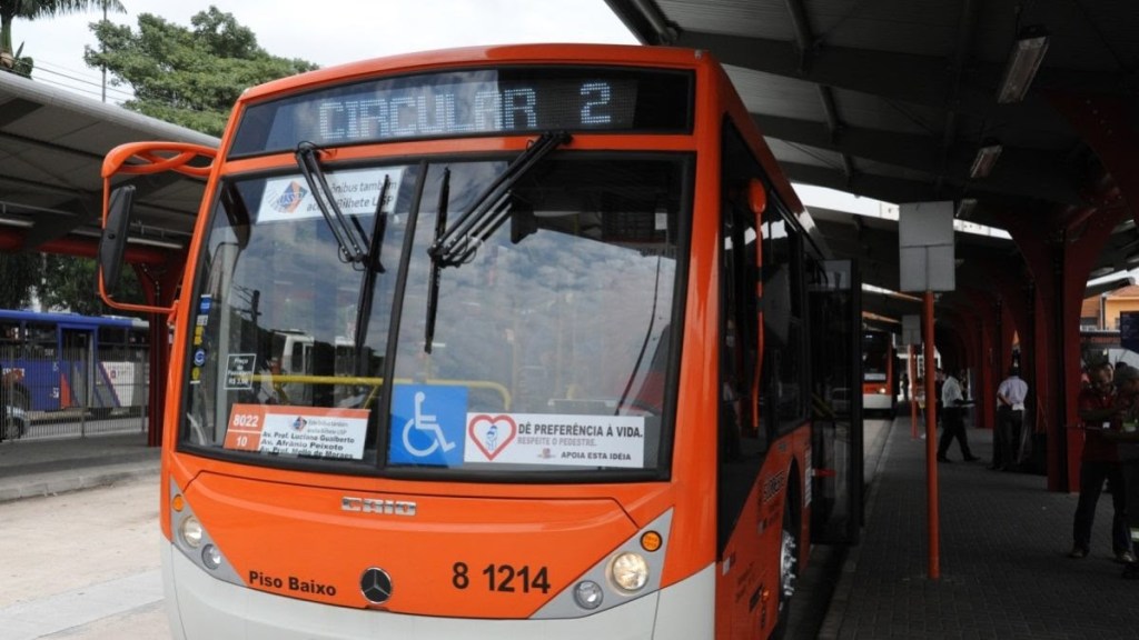 ‘Green new deal’ brasileiro prevê redução de emissão de carbono pela metade com transporte público e desmate&nbsp;zero