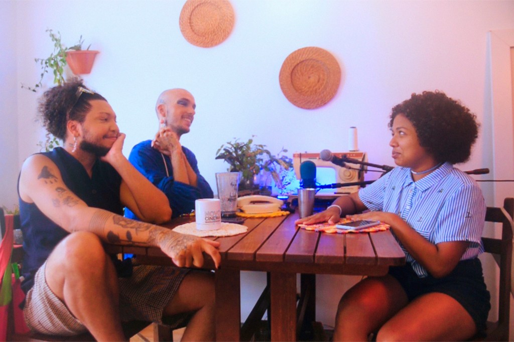 Podcast Quatro Barra Cinco traz entrevista com Debs Poeta em novo&nbsp;episódio