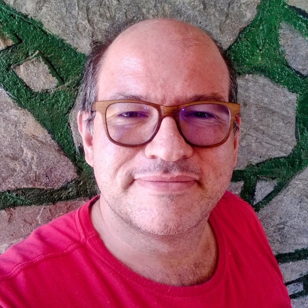 Professor de BH diz ter sido demitido por usar linguagem neutra em&nbsp;site