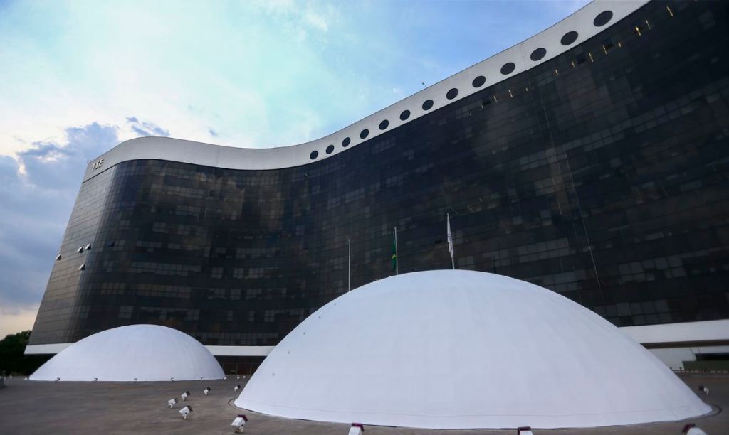 Ministro do TSE manda tirar do ar publicações de Damares sobre&nbsp;Lula