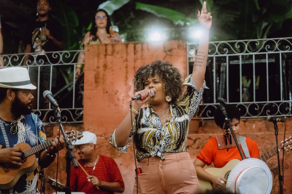 Bia Mar estreia carreira solo com novo repertório e&nbsp;banda