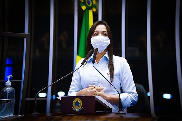 Somente Eliziane Gama assinou pela criação da CPI do MEC