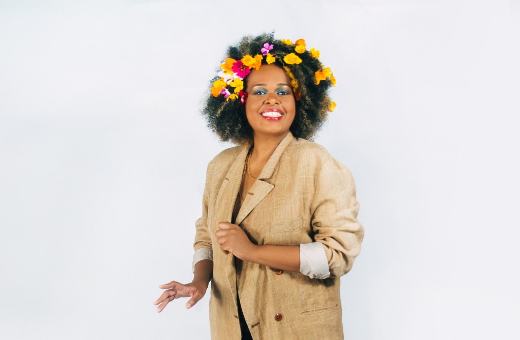 Em carreira solo, Bia Mar faz show neste sábado&nbsp;(23)