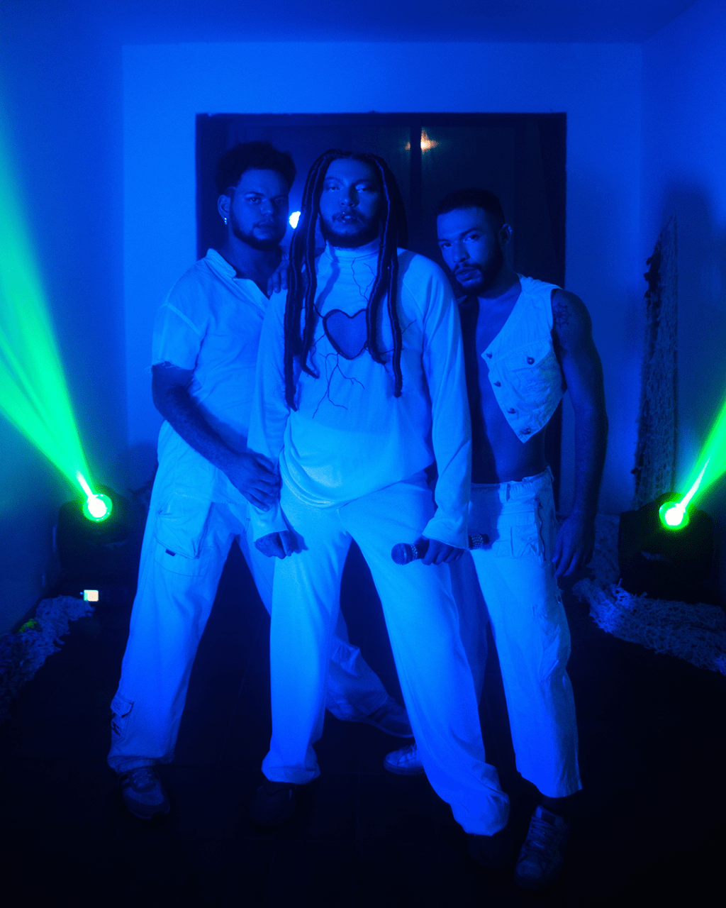 Marcando seu retorno aos palcos, Jefferson Carvalho lança versão ao vivo do single ‘Uma Noite’ 