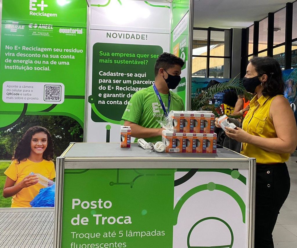 Ação de troca de lâmpadas nos postos de coletas do E + Reciclagem para famílias cadastradas na Tarifa&nbsp;Social