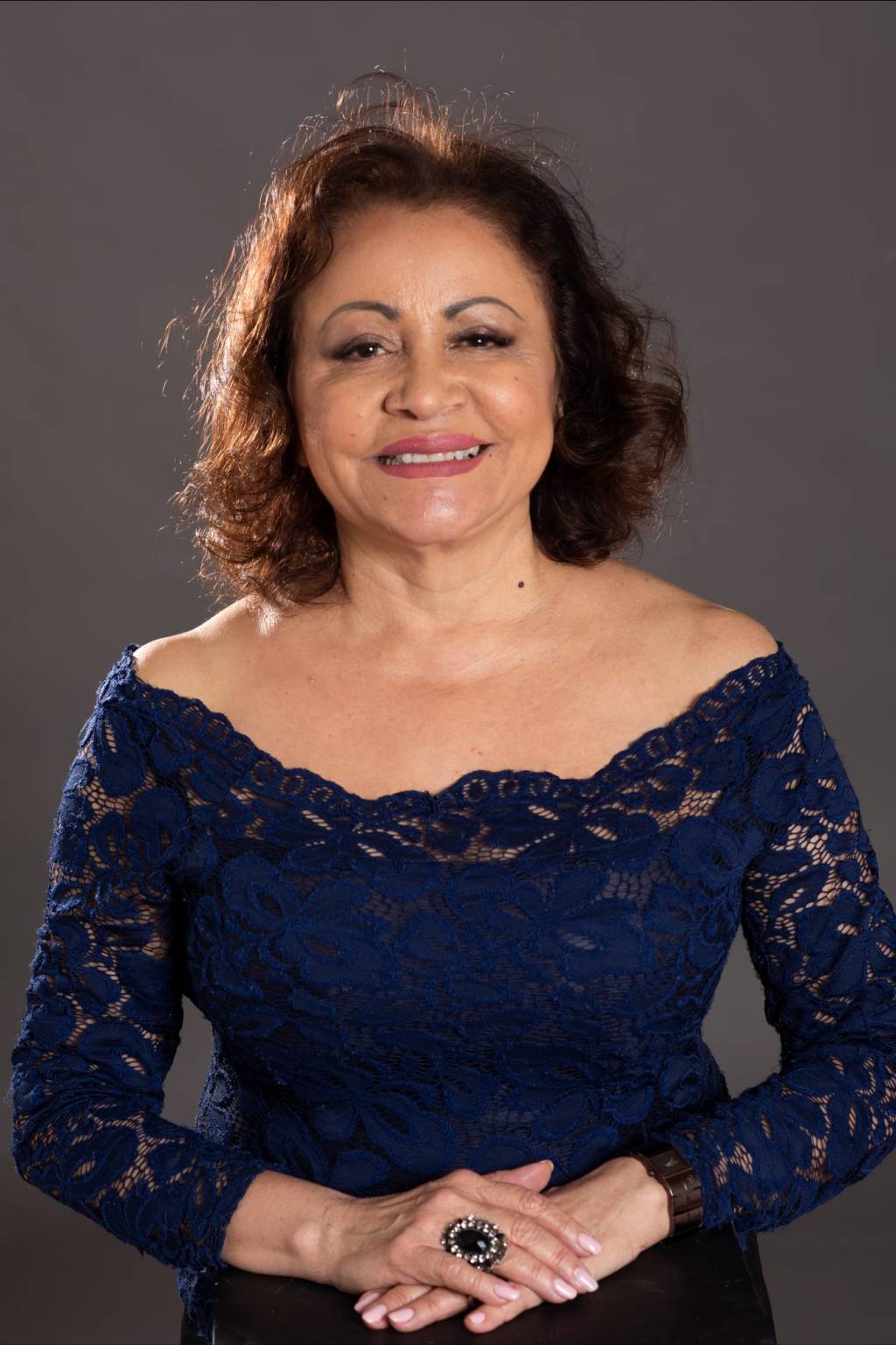 De volta às raízes através de um livro. Maranhense, radicada há 33 anos na Suíça, lança obra em São&nbsp;Luís