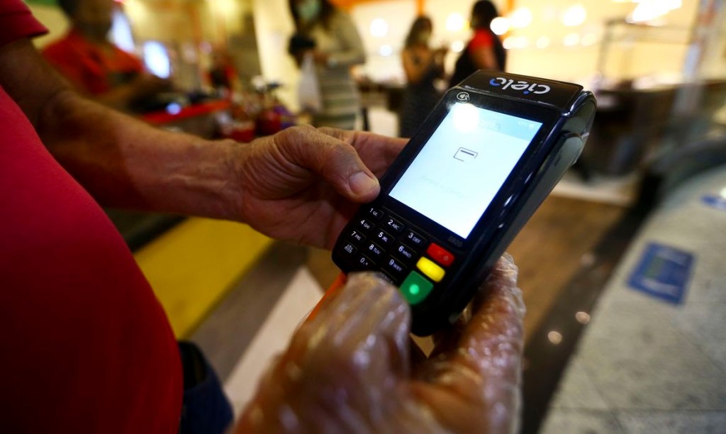 Percentuais de endividados e inadimplentes são os maiores em 12&nbsp;anos